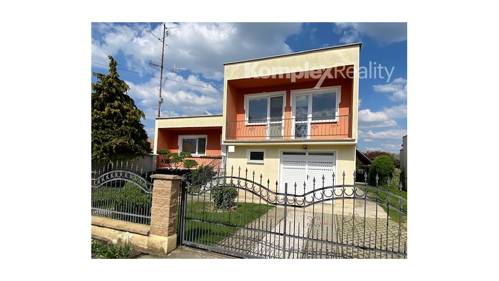 Predaj- 4 izbový rodinný dom s priestranným pozemkom v obci Andovce
