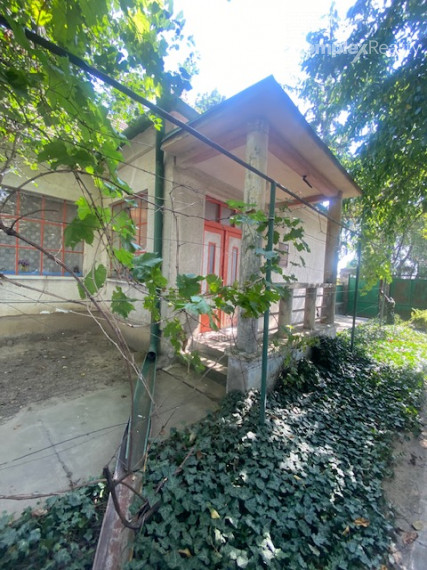 Predaj - 4 izbový rodinný dom , chalupa v obci Komoča