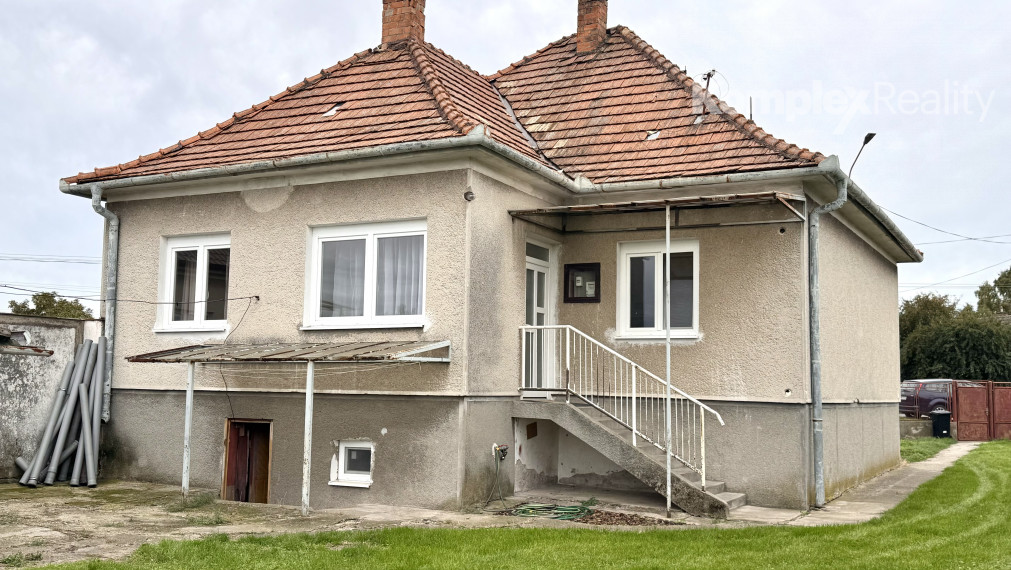 Predaj- 3 izbový rodinný dom s pekným pozemkom , Šurany