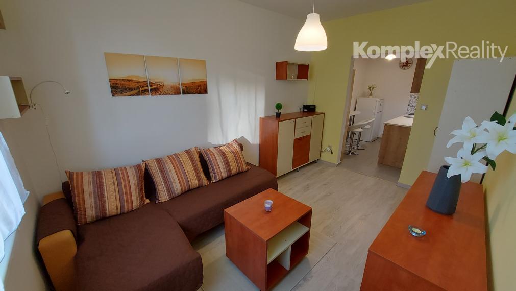 Prenájom- krásny 1izbový byt prerobený na 2 izbový, sídlisko JUH, Nové Zámky