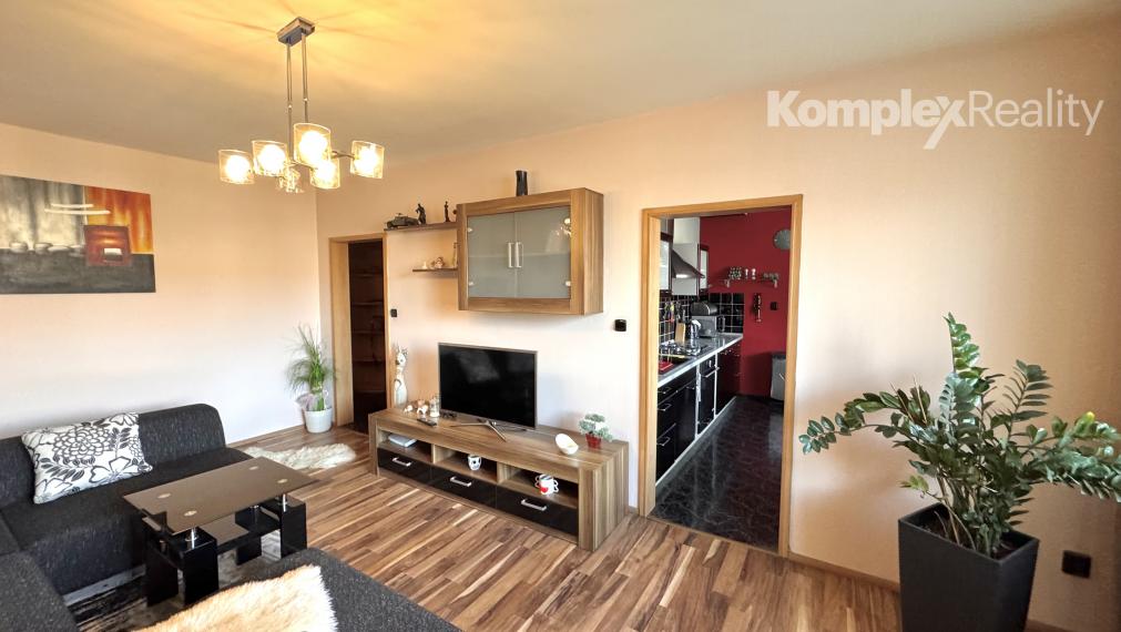 Prenájom- 2 izbový zrekonštruovaný byt s balkónom, T. Vansovej, Nové Zámky