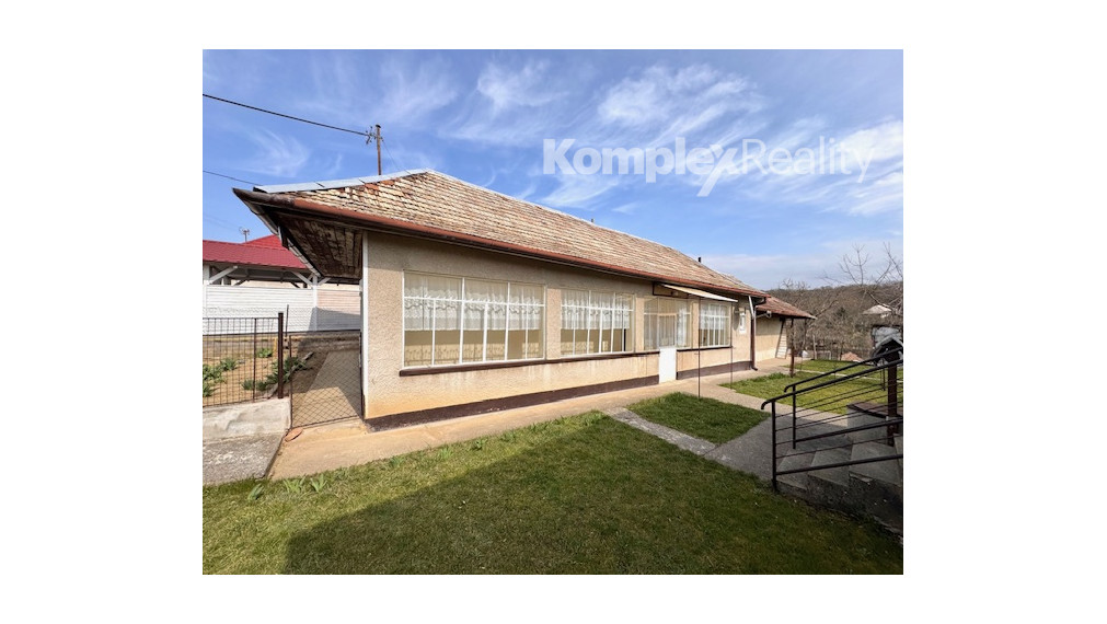 REZERVOVANÉ !Predaj- rodinný dom vo vidieckom štýle , Trávnica