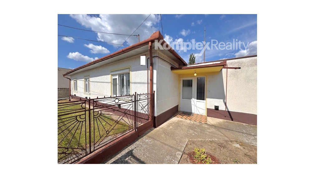 Na predaj: 5-izbový rodinný dom so samostatnou garážou a letnou kuchyňou v obci Tvrdošovce