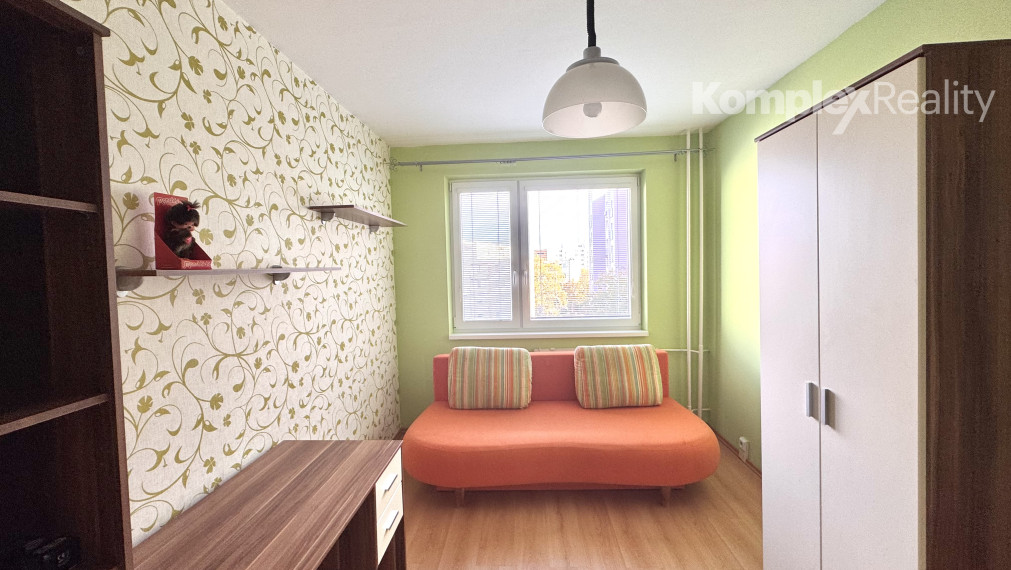 Na prenájom- priestranný 3i byt s loggiou, ul. Vajanského , Nové Zámky