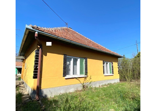 Na predaj 2-izbový rodinný dom s veľkým pozemkom v obci Dubník, okres Nové Zámky – možnosť výstavby ďalšieho domu