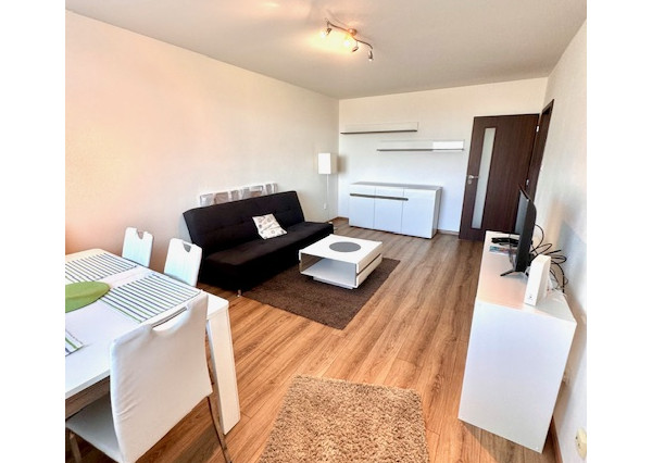 Prenájom-  zariadený 2i byt s balkónom Nové Zámky