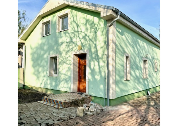 Predaj- zrekonštruovaný rodinný dom vhodný aj na podnikanie  v Nových Zámkoch