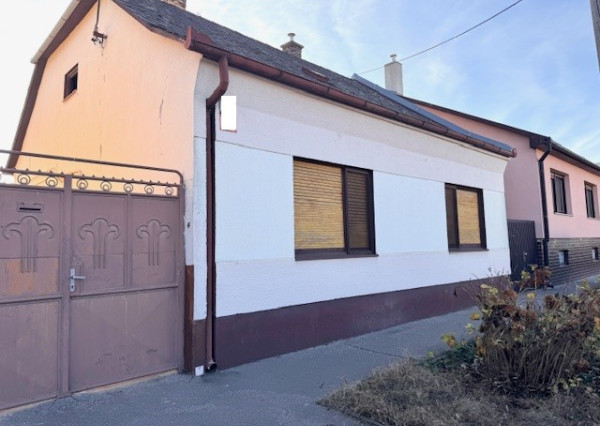 Predaj- 3i rodinný dom  s garážou a letnou kuchyňou Nové Zámky