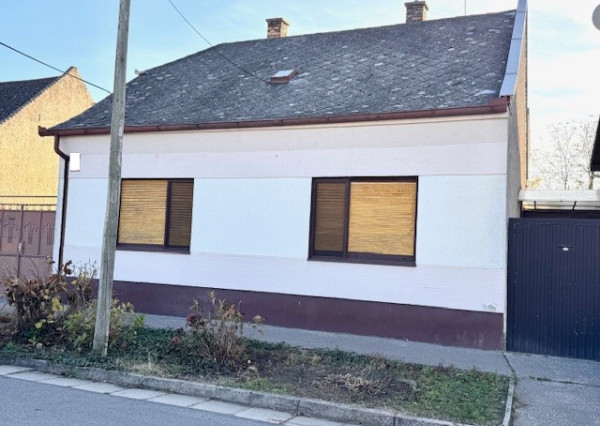 Predaj- 3i rodinný dom  s garážou a letnou kuchyňou Nové Zámky