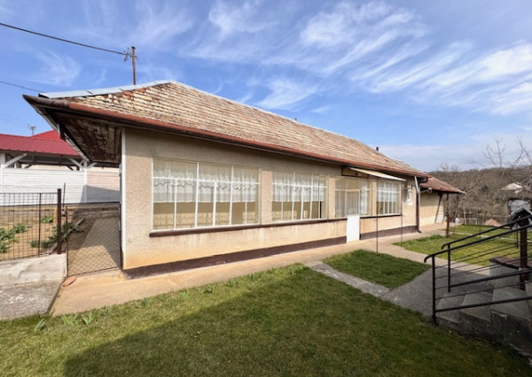 Predaj- rodinný dom vo vidieckom štýle , Trávnica