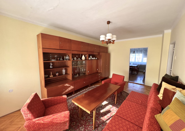 Na predaj 3-izbový byt s garážou a pivnicou v tehlovej štvorbytovke – Bajč