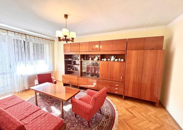 Na predaj 3-izbový byt s garážou a pivnicou v tehlovej štvorbytovke – Nové Zámky/7 km/