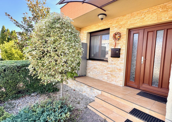 Predaj- 4 izbový átriový rodinný dom Milionárska štvrť, Nové Zámky