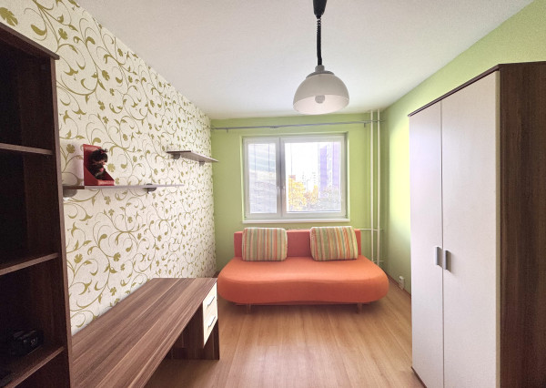 Na prenájom- priestranný 3i byt s loggiou, ul. Vajanského , Nové Zámky