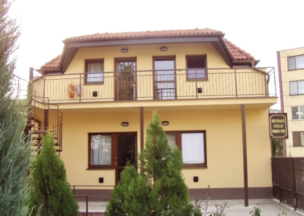 Predaj- zabehnutý penzión a rodinný dom, Štúrovo