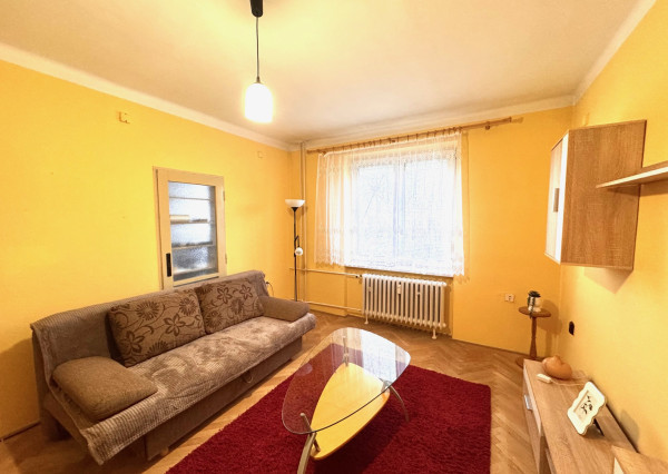 Prenájom- 2 izbový zariadený byt, centrum Nové Zámky