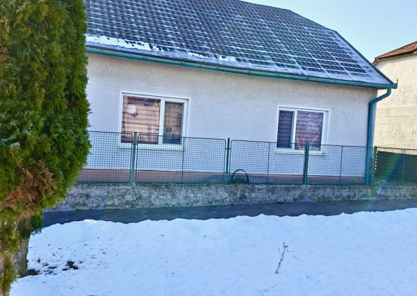 Predaj- útulný  3i rodinný dom po rekonštrukcii v tichej časti obce Nýrovce