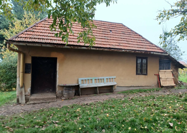 Predaj-2 priestranné pozemky 2500 m2 s viničným domčekom Veľká Maňa