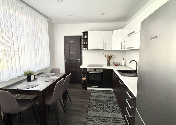 Predaj- 3 izbový byt 84m2 po rekonštrukcii, JUH Nové Zámky