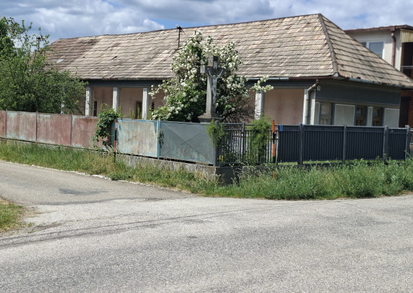 EXKLUZÍVNE NA PREDAJ – vidiecky rodinný dom  (okr. Levice), len cca 5 km od Želiezoviec