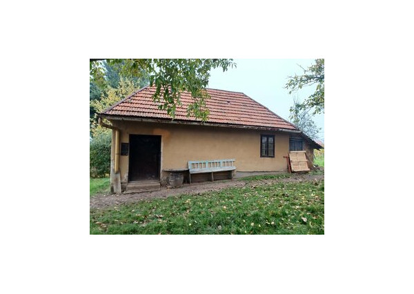Predaj- priestranné pozemky s viničným domom, Veľká Maňa