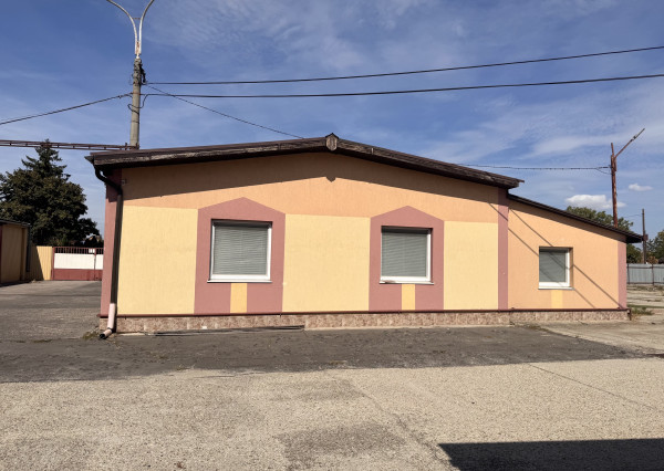 INVESTIČNÁ PRÍLEŽITOSŤ – PRIEMYSELNÝ AREÁL V ŠURANOCH ,POZEMOK 4 345 m²