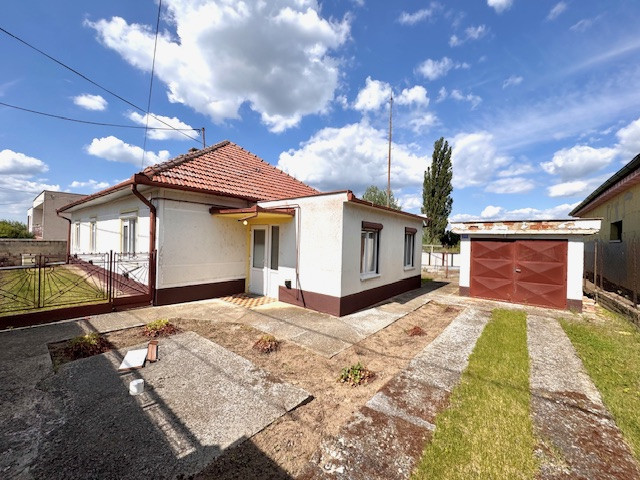 Na predaj: 5-izbový rodinný dom so samostatnou garážou a letnou kuchyňou v obci Tvrdošovce