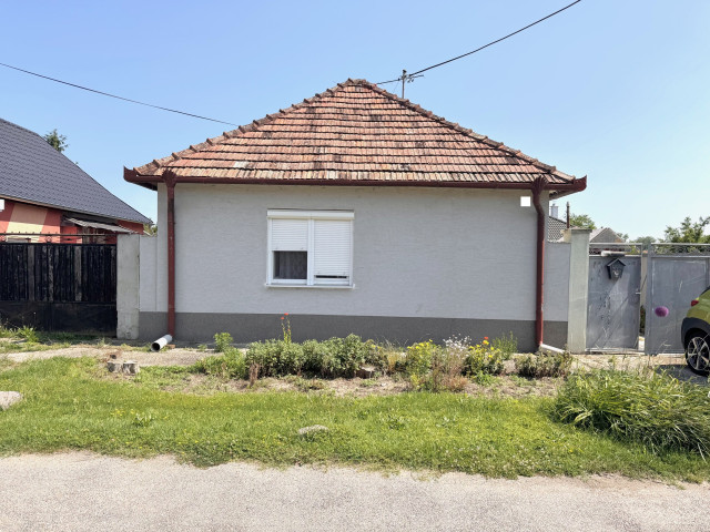 REZERVOVANÉ! Na predaj: Rodinný dom v obci Kajal len 4 km od Galanty