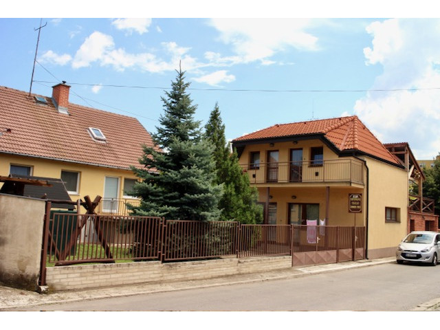 Predaj- zabehnutý penzión a rodinný dom, Štúrovo