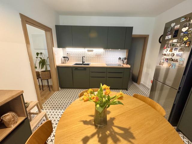 Na predaj moderné bývanie s výhľadom na mesto – 3-izbový byt na Novomeského ulici v Šali