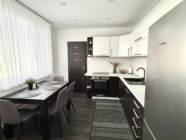 Predaj- 3 izbový byt 84m2 po rekonštrukcii, JUH Nové Zámky