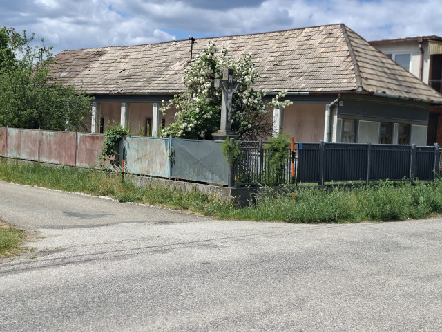EXKLUZÍVNE NA PREDAJ – vidiecky rodinný dom  (okr. Levice), len cca 5 km od Želiezoviec