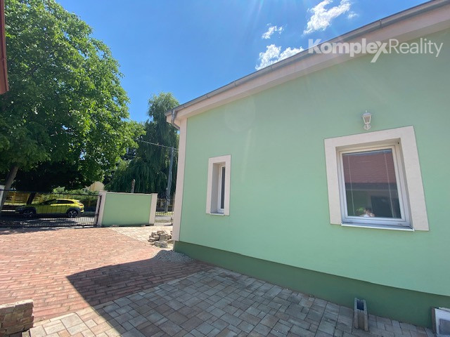 Predaj- zrekonštruovaný rodinný dom vhodný aj na podnikanie  v Nových Zámkoch