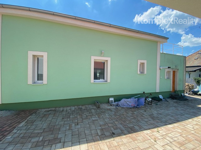 Predaj- zrekonštruovaný rodinný dom vhodný aj na podnikanie  v Nových Zámkoch