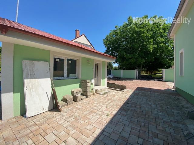 Predaj- zrekonštruovaný rodinný dom vhodný aj na podnikanie  v Nových Zámkoch