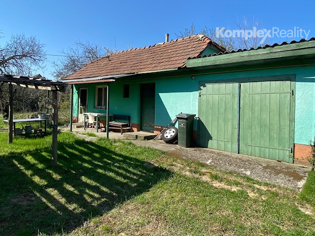 Na predaj 2-izbový rodinný dom s veľkým pozemkom v obci Dubník, okres Nové Zámky – možnosť výstavby ďalšieho domu