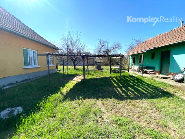 Na predaj 2-izbový rodinný dom s veľkým pozemkom v obci Dubník, okres Nové Zámky – možnosť výstavby ďalšieho domu