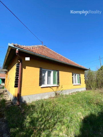 Na predaj 2-izbový rodinný dom s veľkým pozemkom v obci Dubník, okres Nové Zámky – možnosť výstavby ďalšieho domu