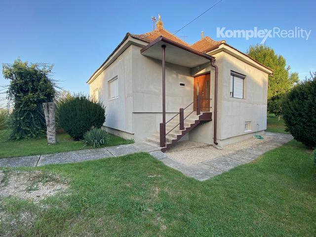 Predaj- 4i  dom v tichej lokalite s vizualizáciou interiéru, Šurany