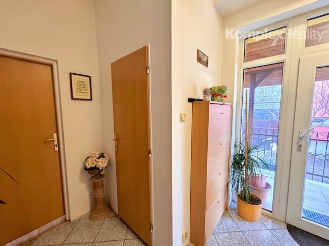 Predaj- priestranný rodinný dom s možnosťou podnikania v centre Nových Zámkov