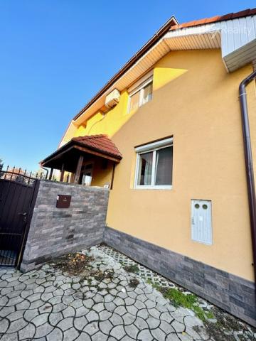 Predaj- priestranný rodinný dom s možnosťou podnikania v centre Nových Zámkov