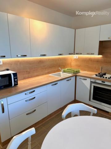 Prenájom-  zariadený 2i byt s balkónom Nové Zámky