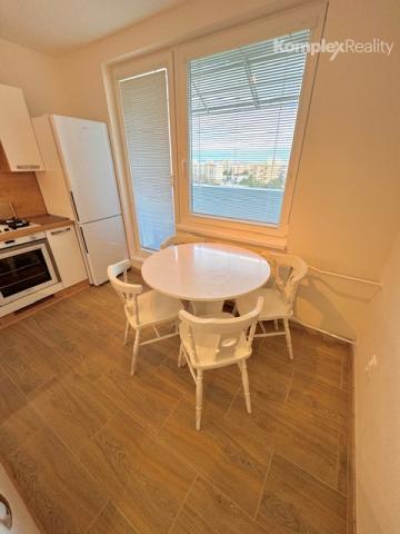 Prenájom-  zariadený 2i byt s balkónom Nové Zámky