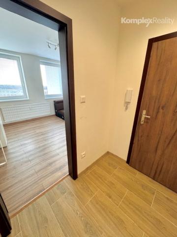 Prenájom-  zariadený 2i byt s balkónom Nové Zámky