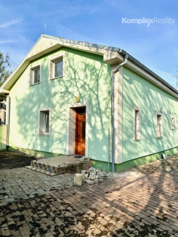 Predaj- zrekonštruovaný rodinný dom vhodný aj na podnikanie  v Nových Zámkoch