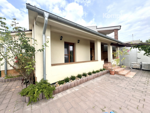 REZERVOVANÉ!Predaj- 4i rodinný dom s bazénom" Milionárska štvrť "Nové Zámky