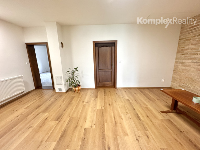 REZERVOVANÉ!Predaj- 4i rodinný dom s bazénom" Milionárska štvrť "Nové Zámky