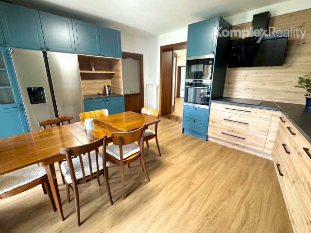 REZERVOVANÉ!Predaj- 4i rodinný dom s bazénom" Milionárska štvrť "Nové Zámky