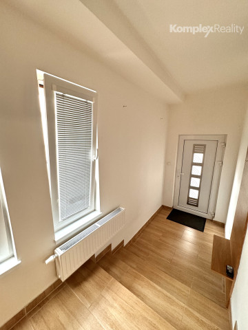 REZERVOVANÉ!Predaj- 4i rodinný dom s bazénom" Milionárska štvrť "Nové Zámky