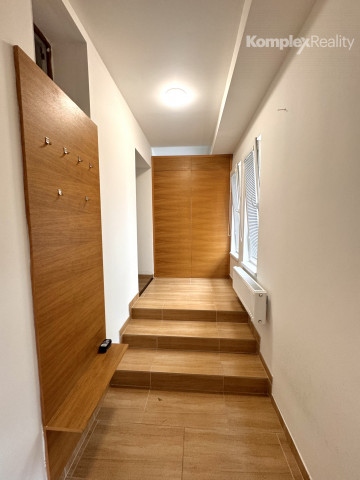 REZERVOVANÉ!Predaj- 4i rodinný dom s bazénom" Milionárska štvrť "Nové Zámky